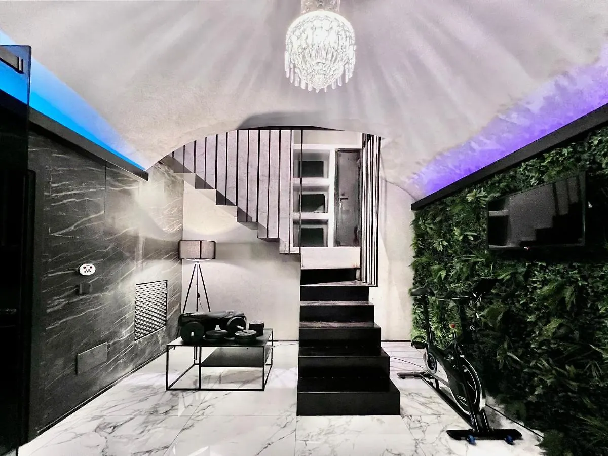 Romantic Wellness Apartment Colosseo Italia