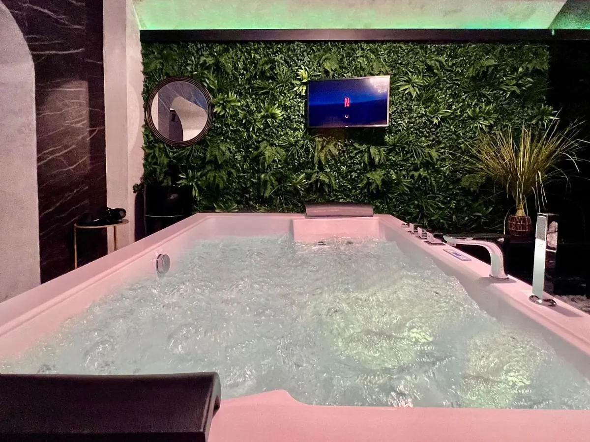 Romantic Wellness Apartment Colosseo Italia