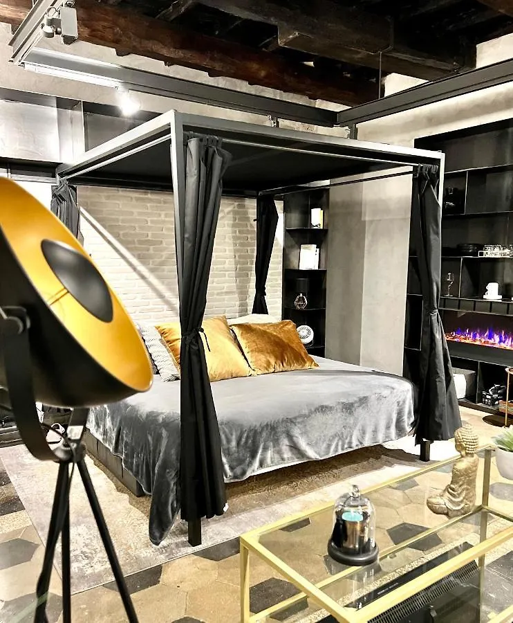 Romantic Wellness Apartment Colosseo Italia